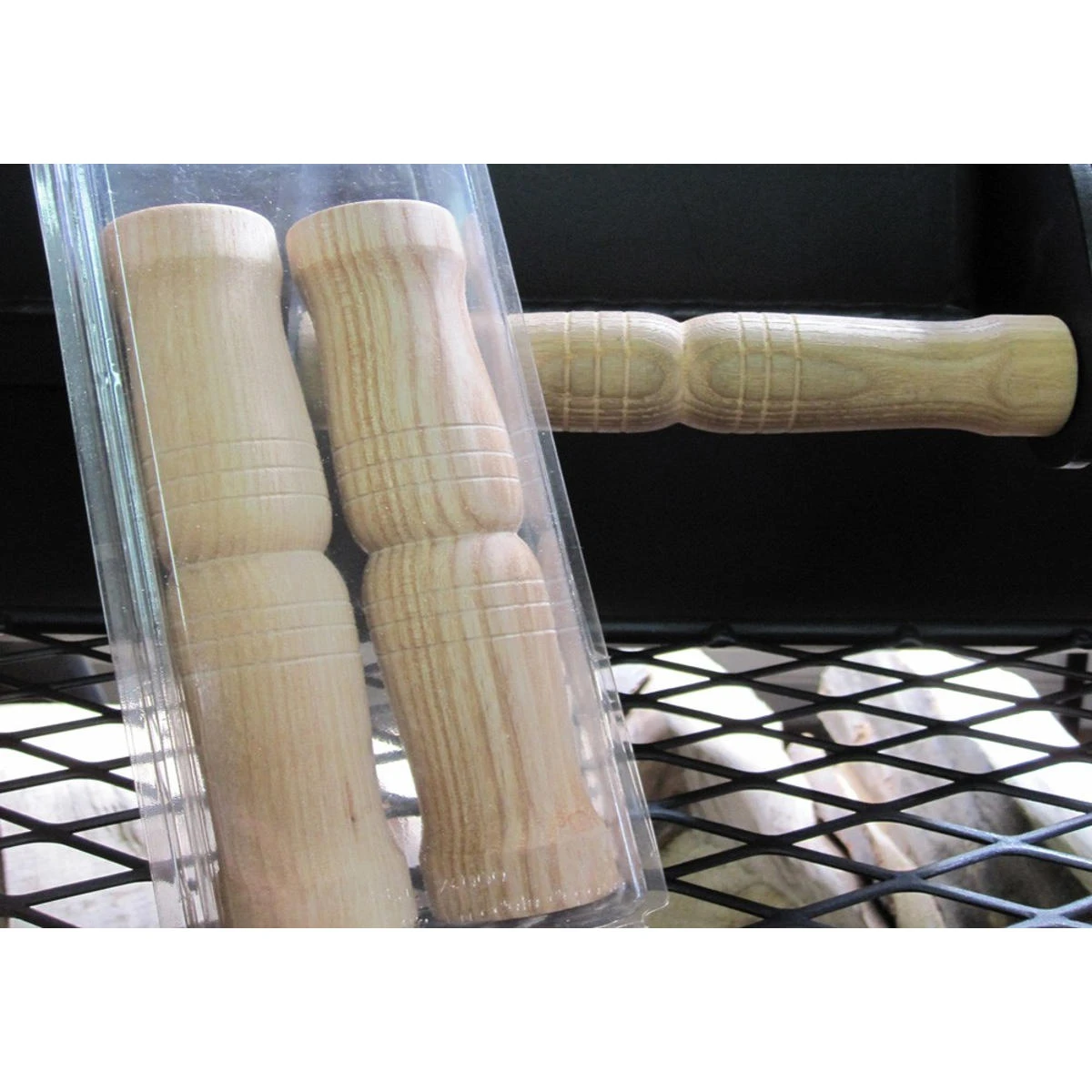 Joe's Barbeque Holzgriffe, Lang (Paar) Inkl. Befestigungskappen 1 Joe's Barbeque Holzgriffe, Lang (Paar) Inkl. Befestigungskappen