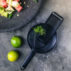 Microplane Black Sheep Reibe Fein -Petromax Verkaufsgeschäft microplane black sheep reibe fein a164849dd985645b29c44a1c2bf7788a