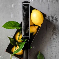 Microplane Black Sheep Reibe Zester -Petromax Verkaufsgeschäft microplane black sheep reibe zester cbba283c651651896b3f1efbb066e350