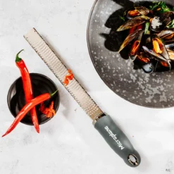 Microplane Premium Reibe / Zester, Anthrazit Grau -Petromax Verkaufsgeschäft microplane premium reibe zester anthrazit grau a342255e8a876e7cc310a1db149e7b2d