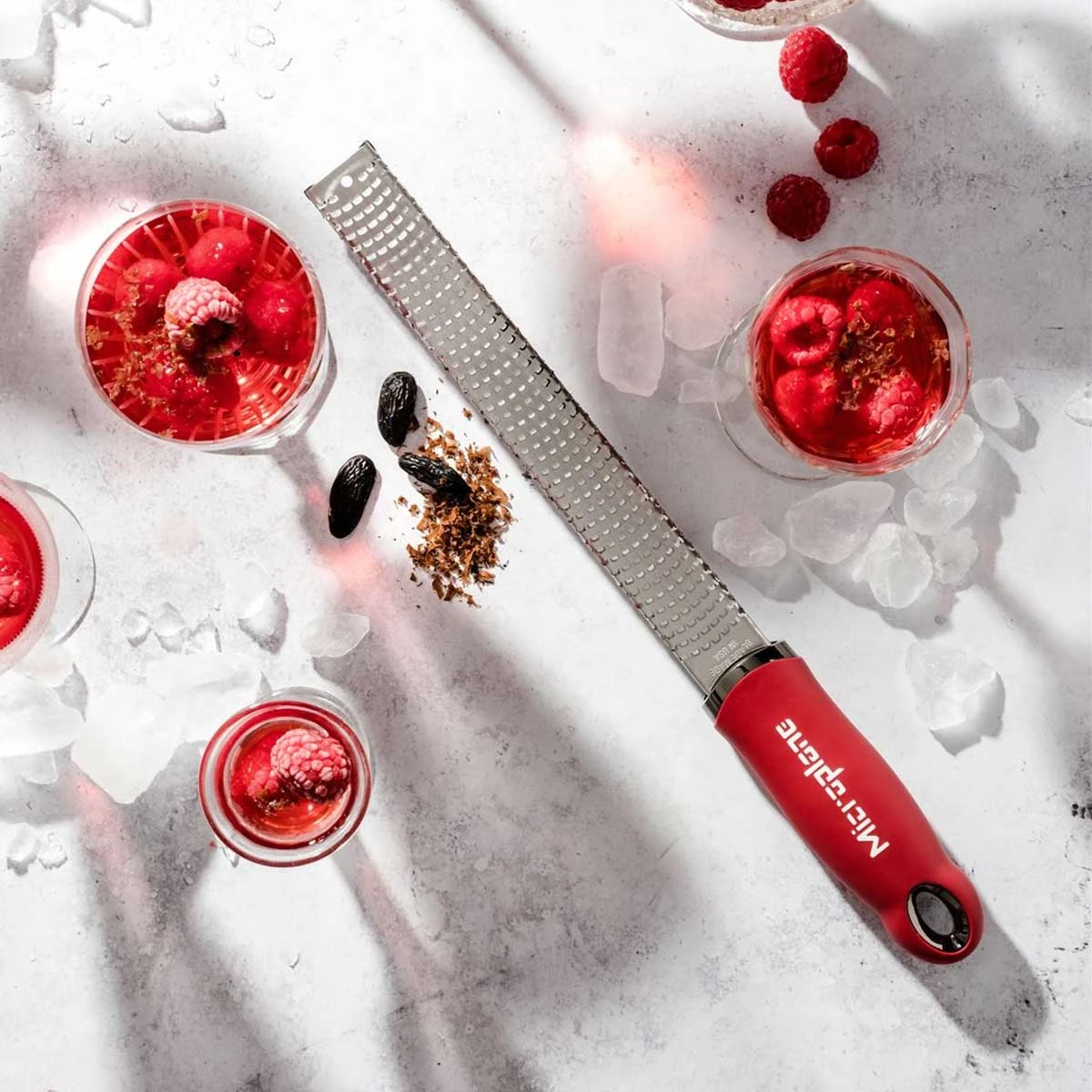 Microplane Premium Reibe / Zester, Granatapfelrot 3 Microplane Premium Reibe / Zester, Granatapfelrot – Bild 3