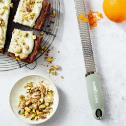 Microplane Premium Reibe / Zester, Salbei Grün -Petromax Verkaufsgeschäft microplane premium reibe zester salbei gruen d3dbe6a565979d43098d81dc05de9658