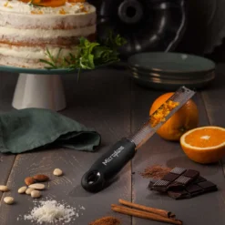 Microplane Premium Reibe / Zester, Schwarz -Petromax Verkaufsgeschäft microplane premium reibe zester schwarz 01432ea5769117cf0588ff197788c1d2